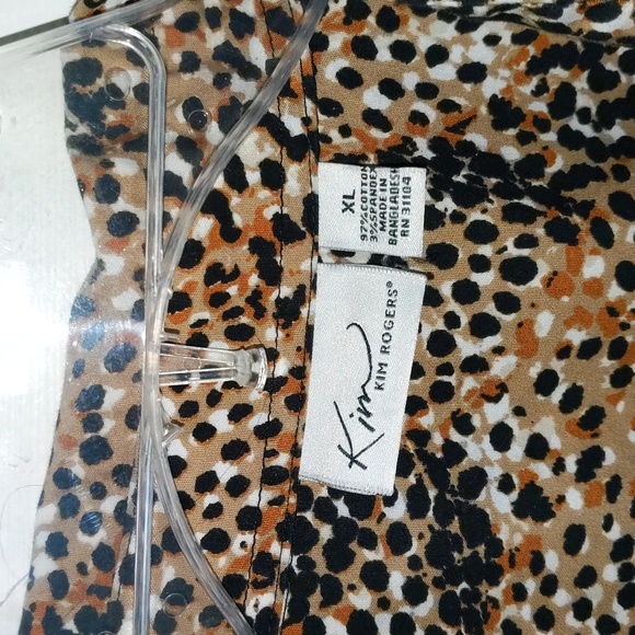 NWOT Kim Rogers lds xl button down animal print blouse - Picture 2 of 3